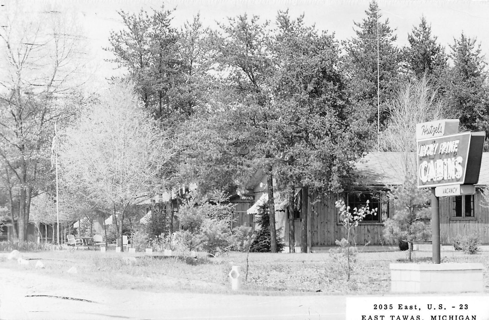 East Tawas MI Vacancy @ Hutzel Lazy Pines Motel Cabins~Neon Sign RPPC 1961