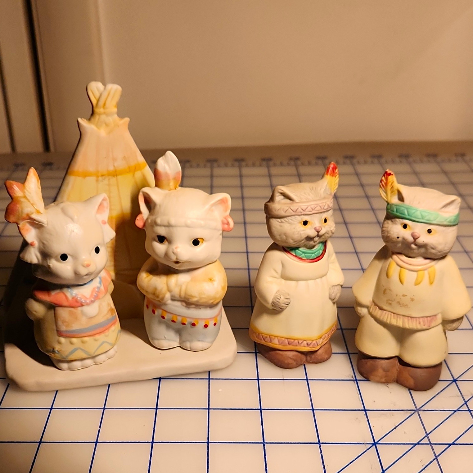 Vtg Anthropomorphic Cat Native American Kitchen Set Napkin Holder with 4 Shakers