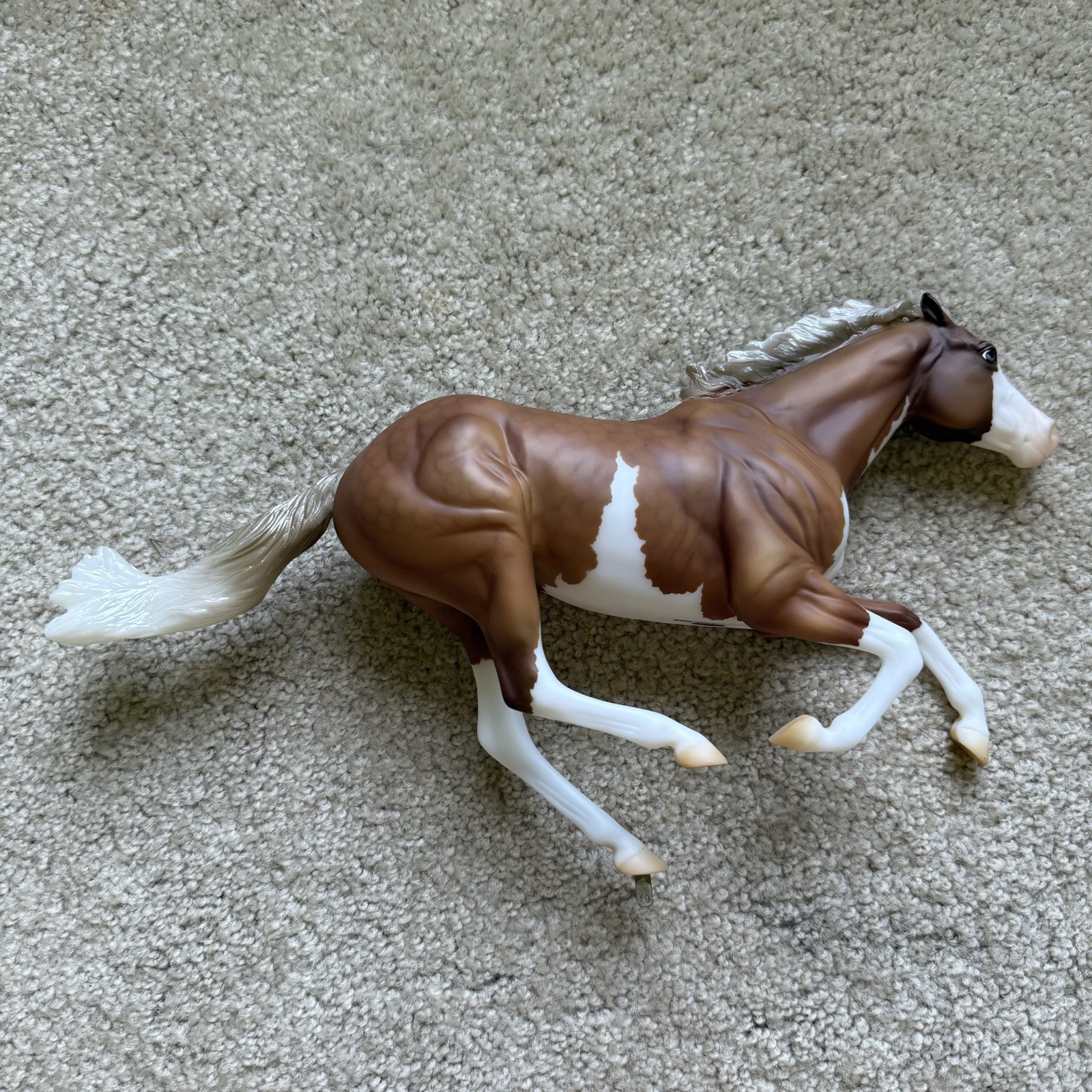Breyerfest 2018 Dark Horse Surprise Matte Palomino Pinto w/ original stand