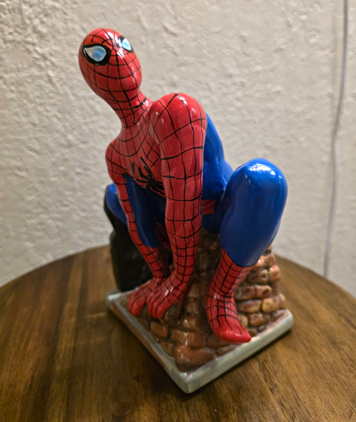 Vintage 1990s Marvel Spider-Man Crouching Ceramic Bank, near mint cond. Vintage 1990s Marvel Spider-Man Crouching Ceramic Bank, near mint cond.