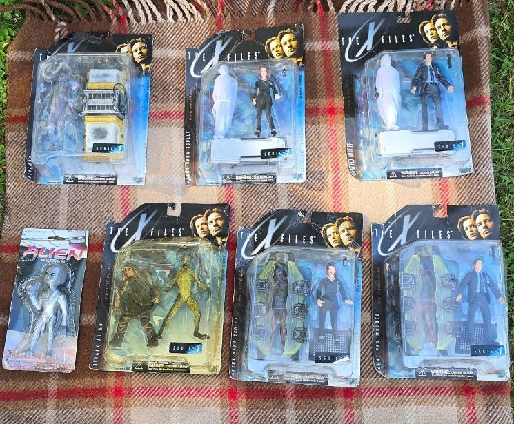 1998 X-FILES ACTION FIGURES SEALED SERIES ONE McFARLANE TOYS 6 PC + 1 ALIEN 1998 X-FILES ACTION FIGURES SEALED SERIES ONE McFARLANE TOYS 6 PC + 1 ALIEN