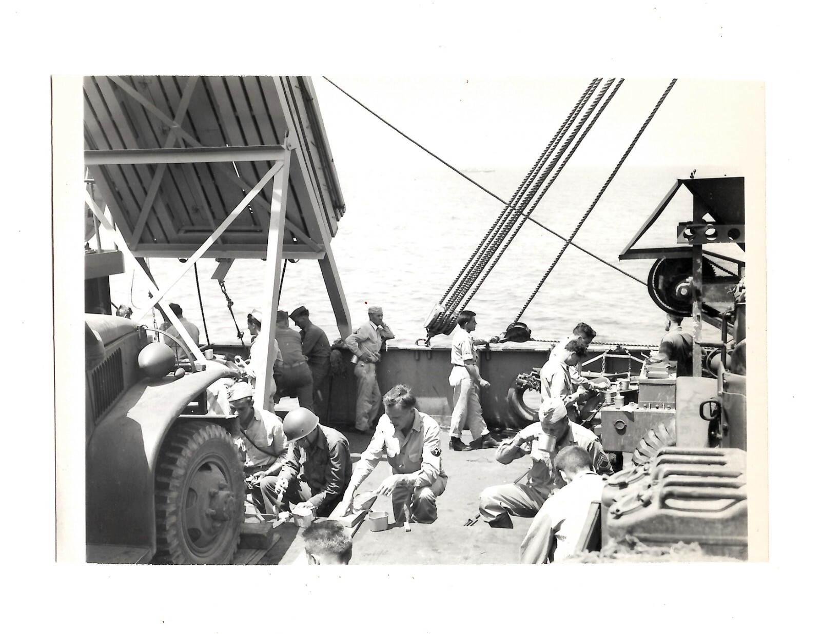 WWII (WW2) Original Photo Soldiers on Boat with Military Vehicle 1940s *READ* WWII (WW2) Original Photo Soldiers on Boat with Military Vehicle 1940s *READ*