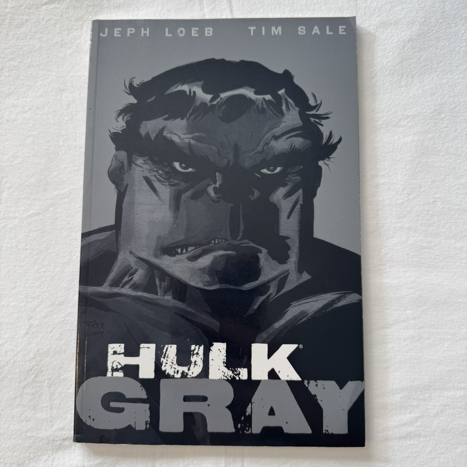 HULK GRAY TRADE PAPERBACK 2011 MARVEL 1ST PRINT LOEB SALE OOP RARE HULK GRAY TRADE PAPERBACK 2011 MARVEL 1ST PRINT LOEB SALE OOP RARE