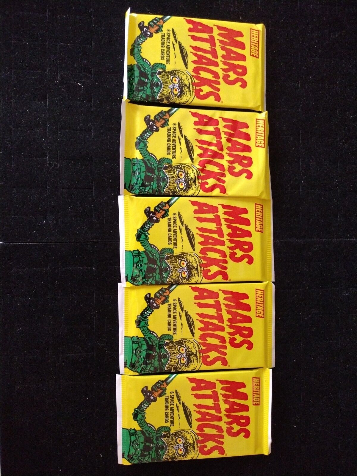 TOPPS HERITAGE MARS ATTACKS CARDS - 5 NEW SEALED PACKS - 2012 