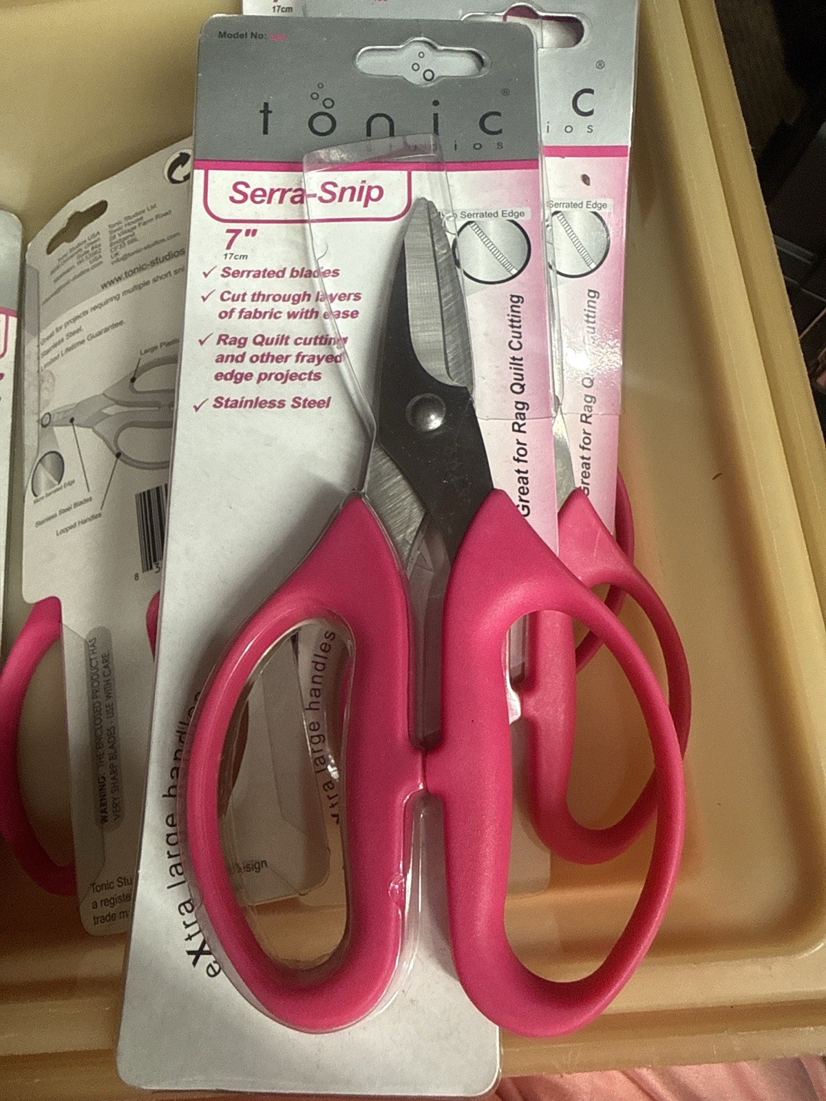 Tonic Studios Serra Snip 7 Inch Serrated Craft Scissors Rag Quilt Cutting NOS Tonic Studios Serra Snip 7 Inch Serrated Craft Scissors Rag Quilt Cutting NOS