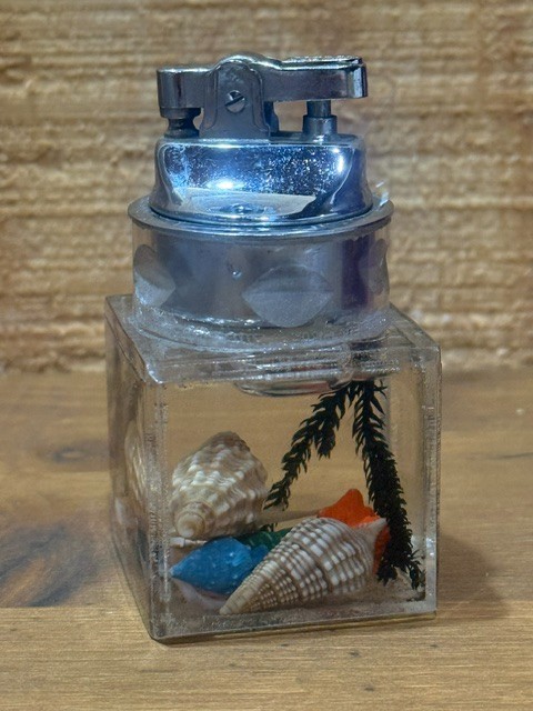 Vintage Sea Life Shells Beach Acrylic Box Cigarette Lighter Tobacco Cigar Table Vintage Sea Life Shells Beach Acrylic Box Cigarette Lighter Tobacco Cigar Table
