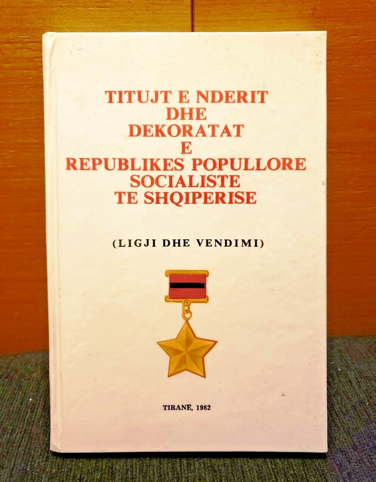 Albania Albanien Albanie 1982 Medal Orders Militaria Class Communist Era Book Albania Albanien Albanie 1982 Medal Orders Militaria Class Communist Era Book