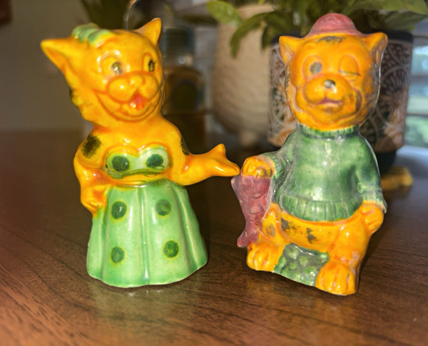 1950s Vintage anthropomorphic mom n pop cat Salt & Pepper Shakers Set from Japan 1950s Vintage anthropomorphic mom n pop cat Salt & Pepper Shakers Set from Japan