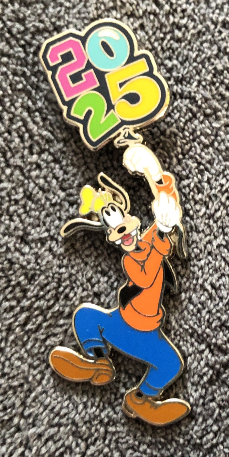Disney Parks Goofy Dated 2025 Booster Pin Disney Parks Goofy Dated 2025 Booster Pin
