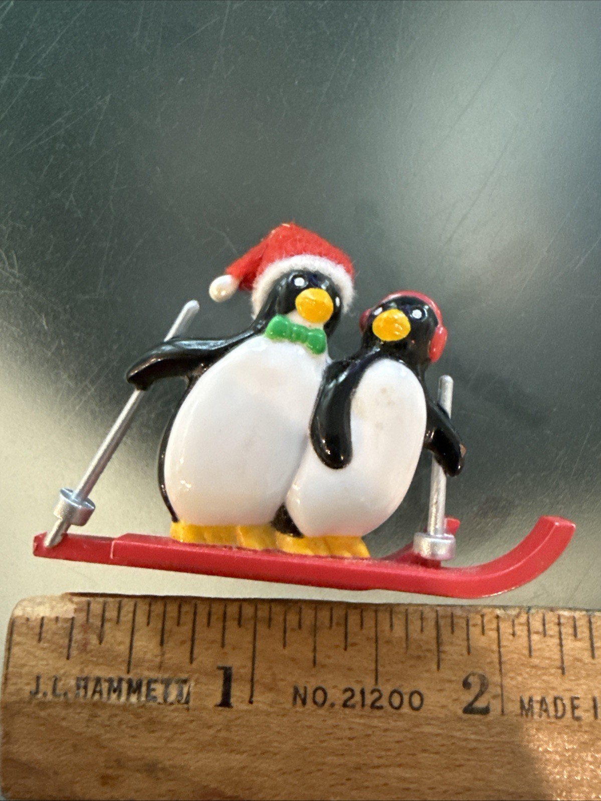 Avon PIN Christmas Vintage PENGUINS on Skis Snow SKIING HIT THE SLOPES Brooch Avon PIN Christmas Vintage PENGUINS on Skis Snow SKIING HIT THE SLOPES Brooch