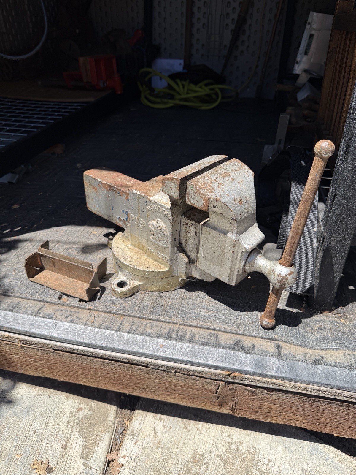 RARE Antique MONARCH VISE Prentiss #220 Lions Head Swivel Bench Vise 5\ RARE Antique MONARCH VISE Prentiss #220 Lions Head Swivel Bench Vise 5\