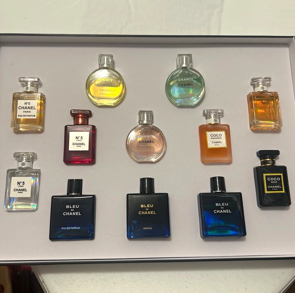 CHANEL Mini Perfume Bottle Set Gift Box & Bag N°5 COCO BLEU de CHANEL CHANEL Mini Perfume Bottle Set Gift Box & Bag N°5 COCO BLEU de CHANEL