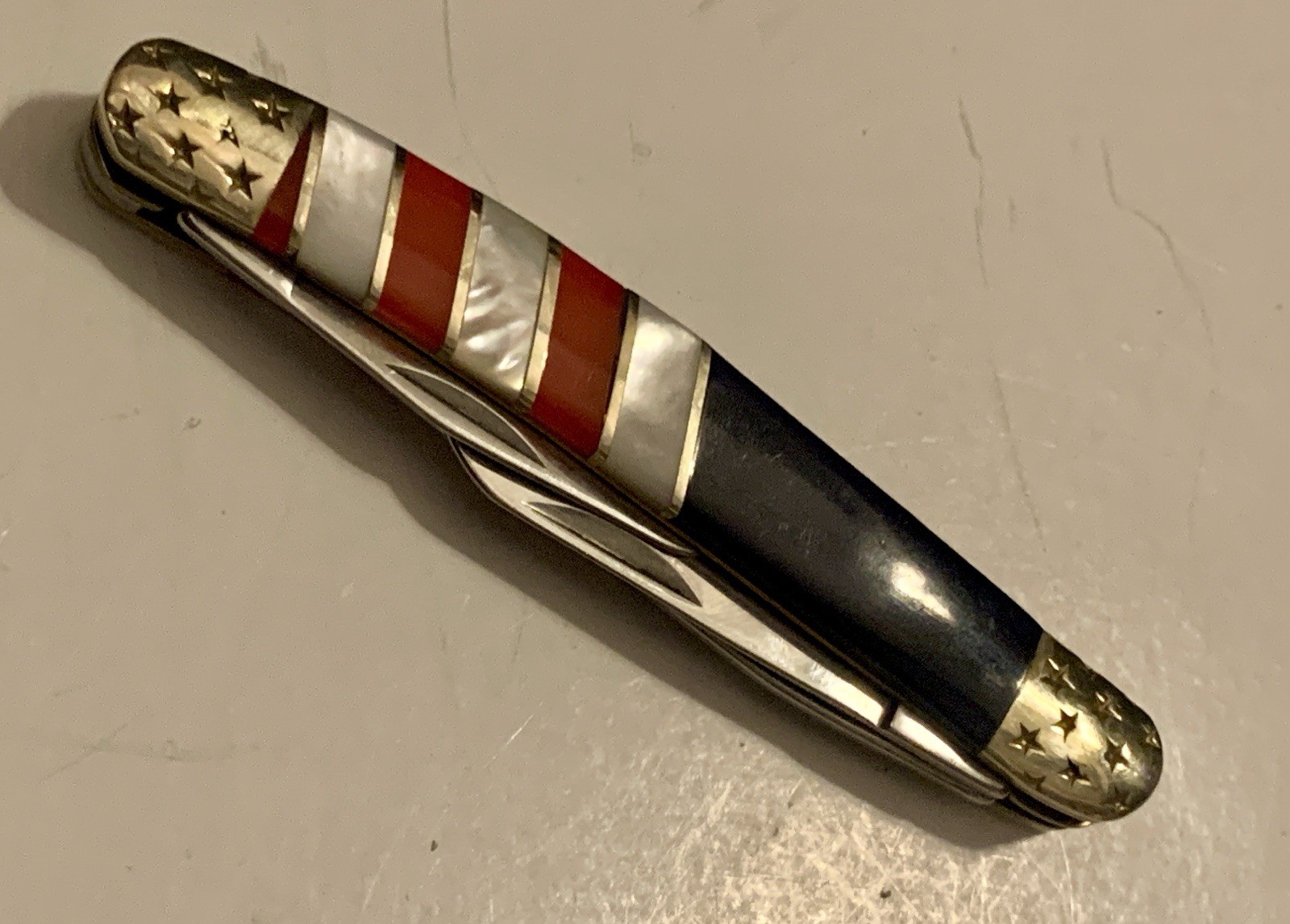 Vintage Ridge Runner Pocket Knife 3 Blade Folding. Patriotic . MOP Vintage Ridge Runner Pocket Knife 3 Blade Folding. Patriotic . MOP