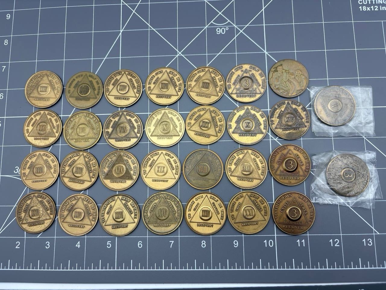 Lot 25+ Vintage AA Bronze Sobriety Medallions Coins 14 15 18 19 Years Lot 25+ Vintage AA Bronze Sobriety Medallions Coins 14 15 18 19 Years