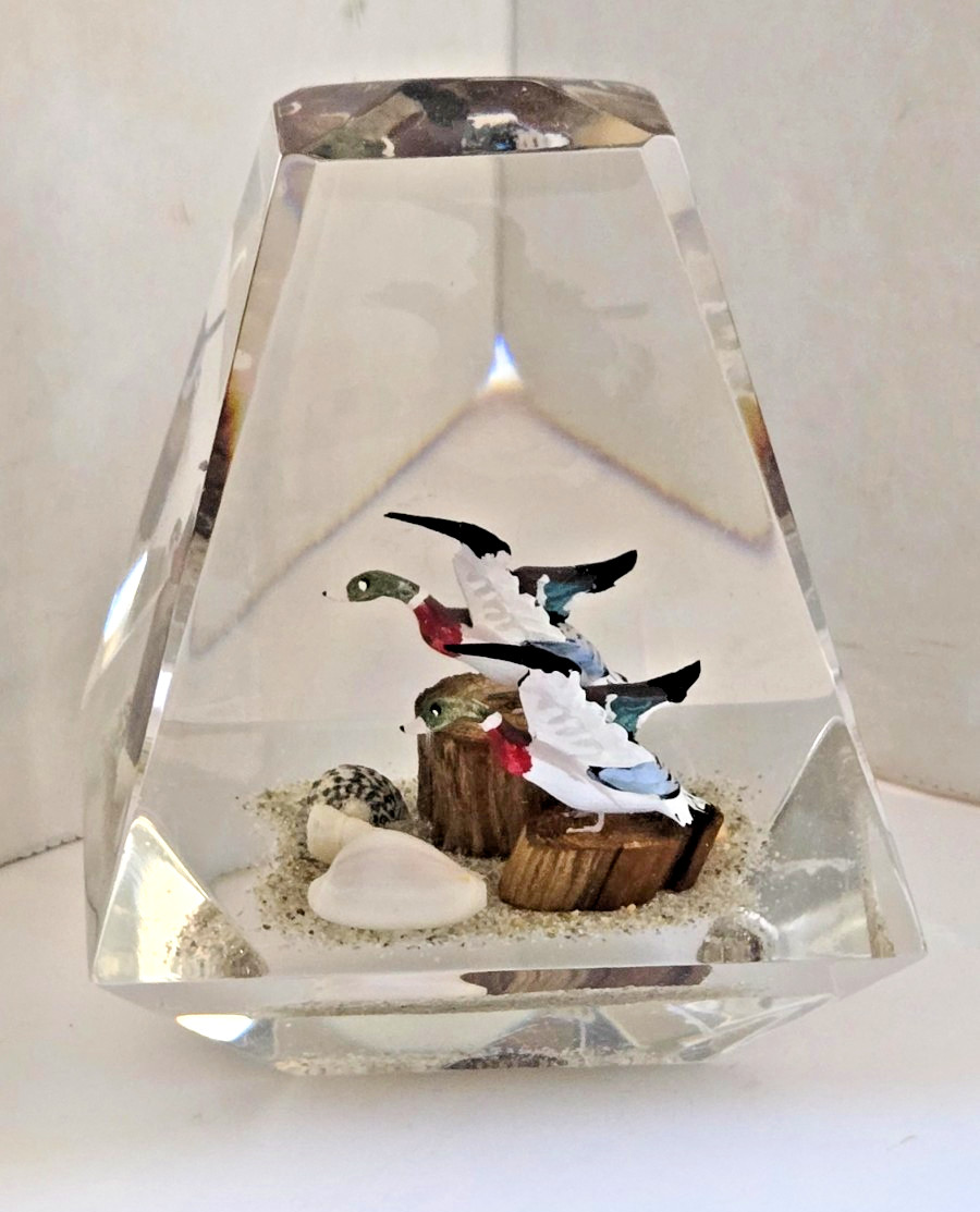 Vintage Alessandro Albrizzi Wild Duck Geese In Lucite Obelisk Clear Paperweight Vintage Alessandro Albrizzi Wild Duck Geese In Lucite Obelisk Clear Paperweight