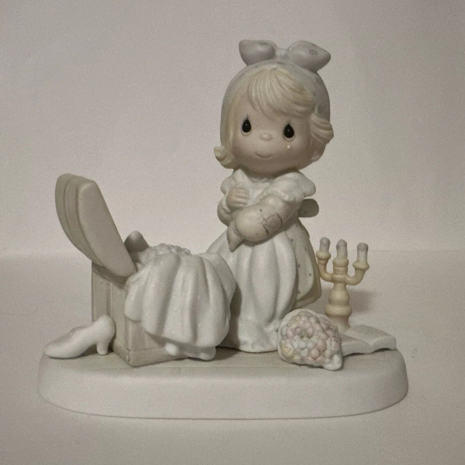 Precious Moments “Precious Memories” Enesco 1983 Porcelain Figurine #E-2828