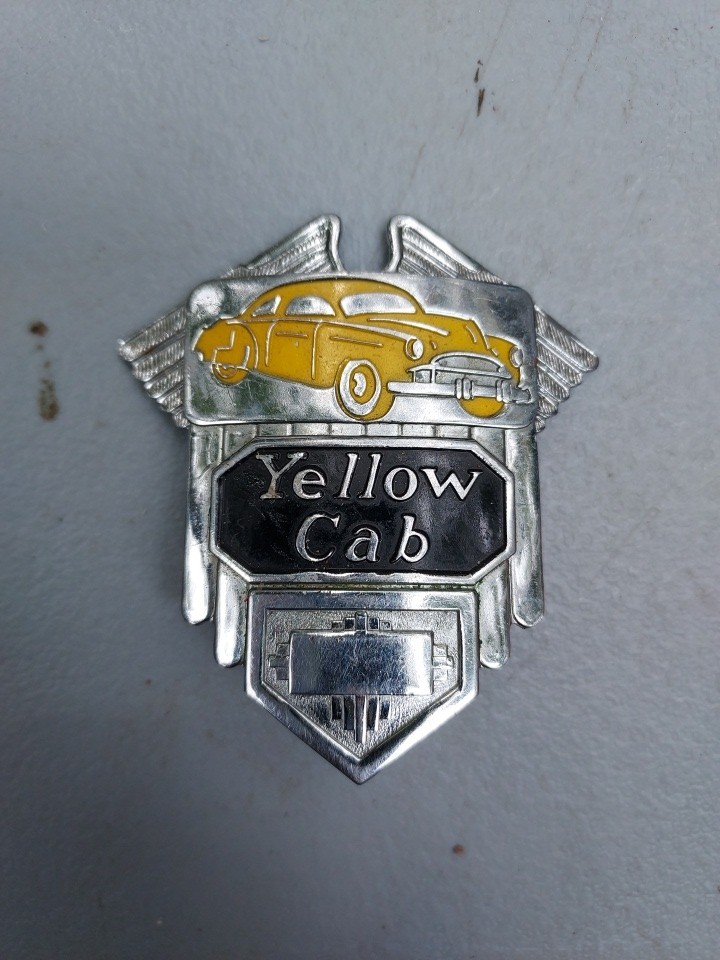 VINTAGE 1940's YELLOW CAB TAXICAB DRIVER CHAUFFEUR'S HAT BADGE USA VINTAGE 1940's YELLOW CAB TAXICAB DRIVER CHAUFFEUR'S HAT BADGE USA