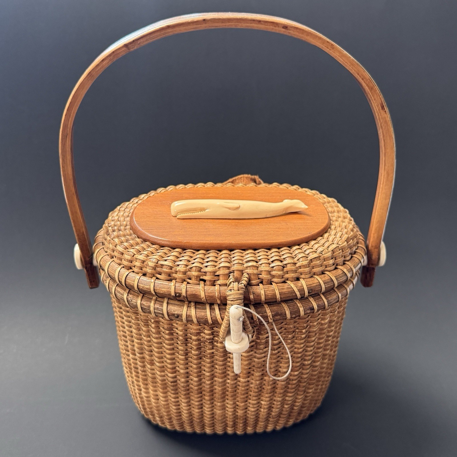 Vintage 1978 Farnum Nantucket Lightship Style Basket Purse Carved Whale Signed