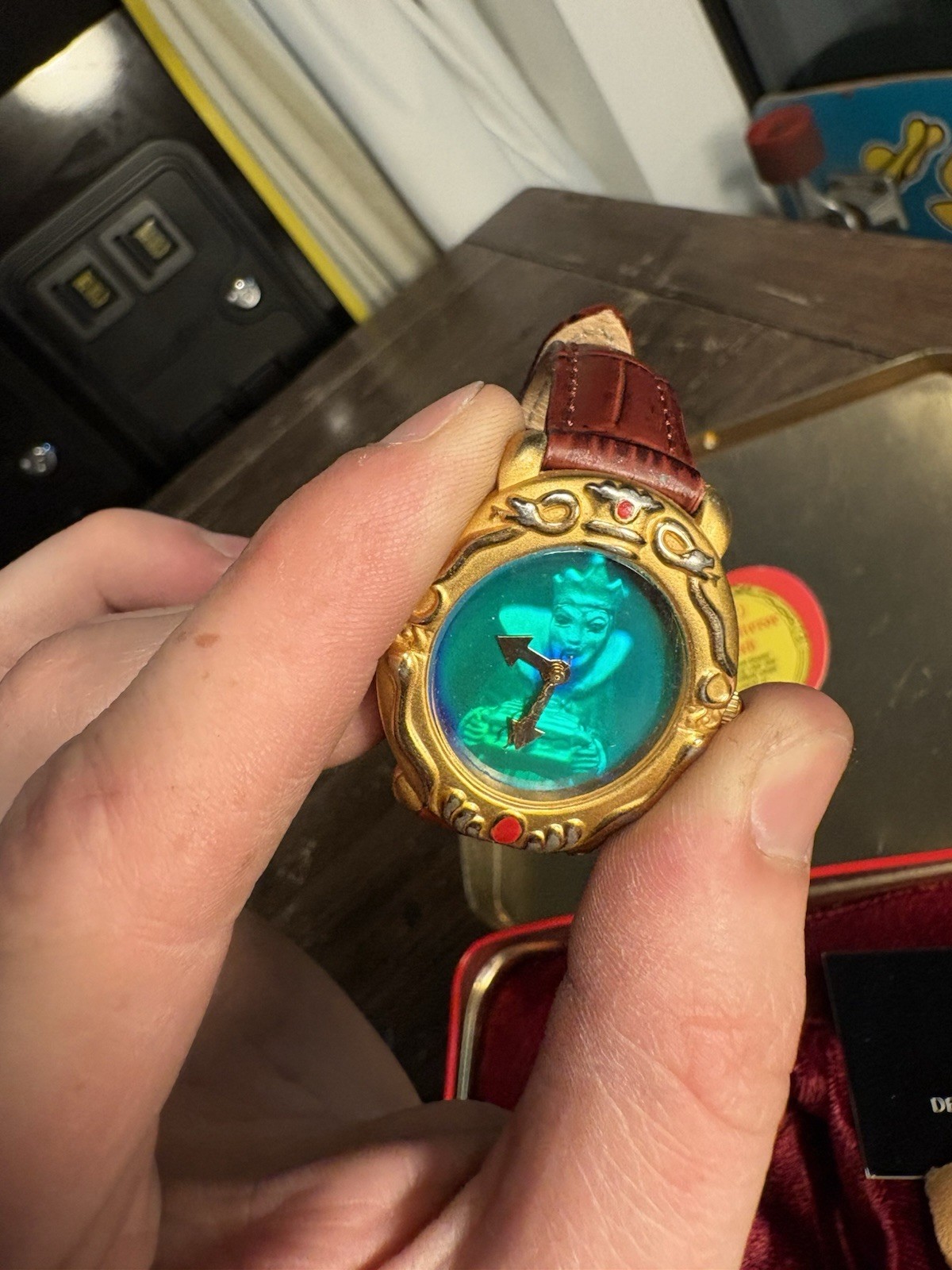 1993 Disney\'s Snow White Evil Queen Magic Mirror 3-D Hologram Watch 1993 Disney\'s Snow White Evil Queen Magic Mirror 3-D Hologram Watch