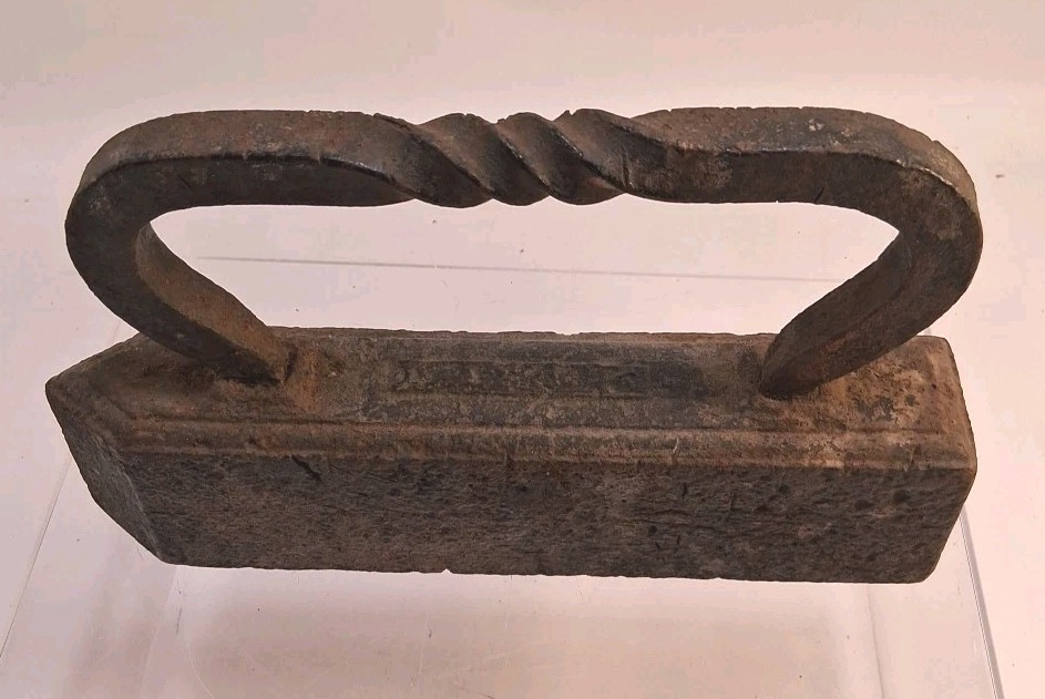 Antique Dale & CO Cast Iron Tailor's Sad Iron #16 Wrought Handle Look Read.