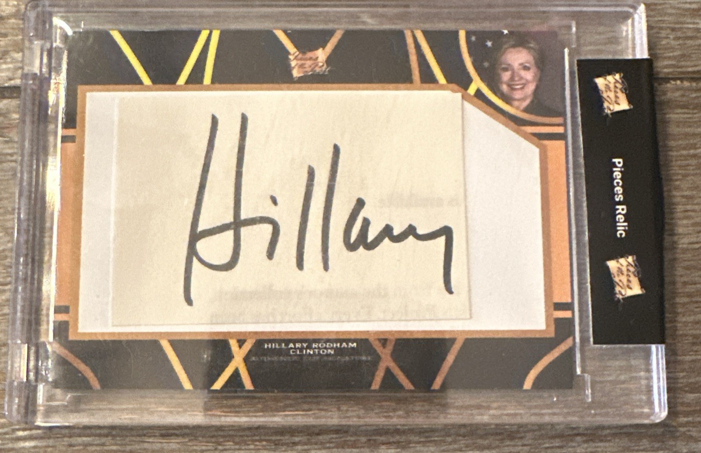 2022 PIECES OF THE PAST HILLARY CLINTON CUT AUTO AUTOGRAPH (PSA/DNA CERTIFIED) 2022 PIECES OF THE PAST HILLARY CLINTON CUT AUTO AUTOGRAPH (PSA/DNA CERTIFIED)