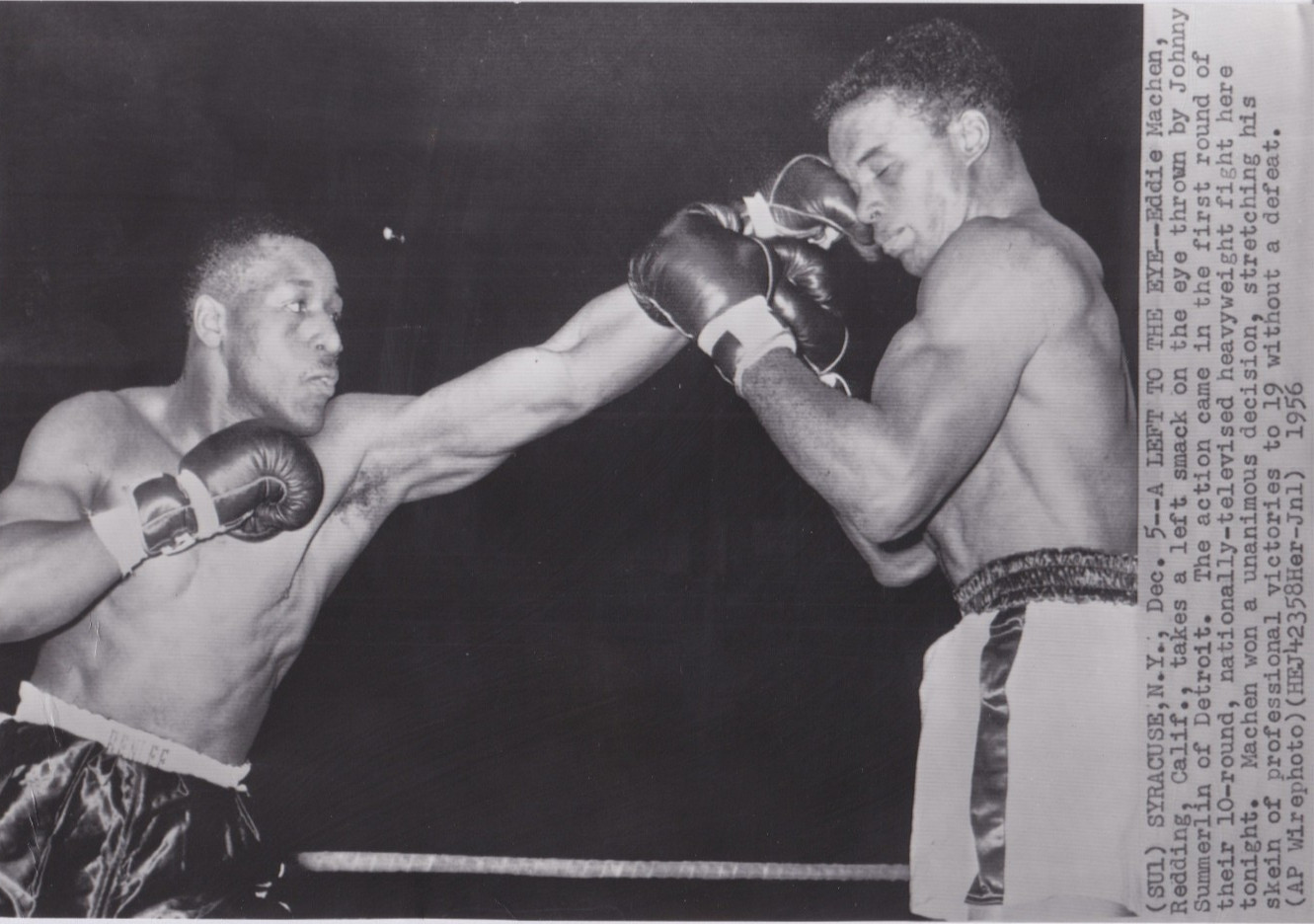 1956 Press Photo Heavyweight Boxing Match Johnny Summerlin .vs. Eddie Machen