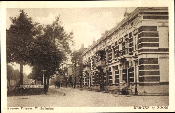 Postcard Bergen op Zoom North Brabant Netherlands, Avenue Prinses Wilhelmina - 3708936
