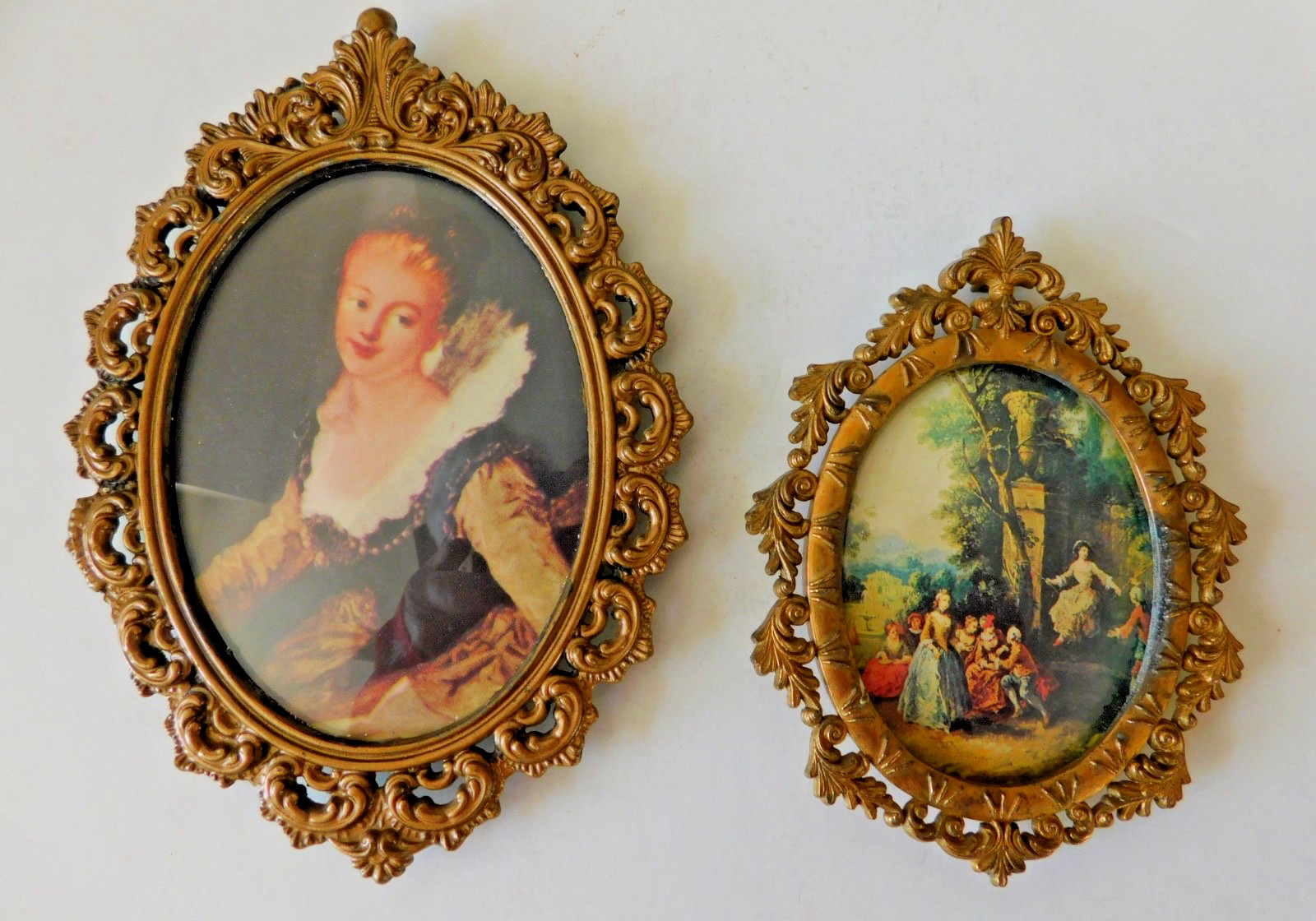 Vntg Pair Victorian Style Pictures Oval Metal Frames, Oval Glass Made In Italy Vntg Pair Victorian Style Pictures Oval Metal Frames, Oval Glass Made In Italy