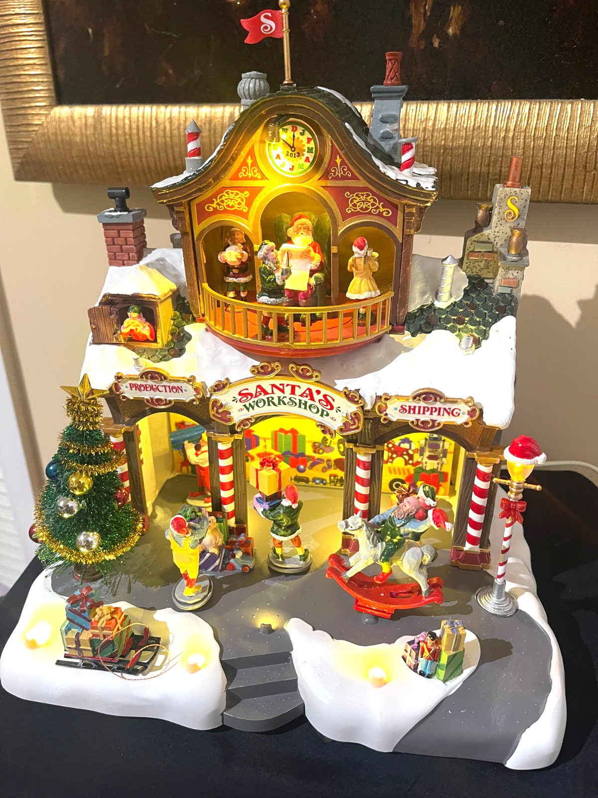 LEMAX SANTA'S WORKSHOP 35558 HAS SIGHTS AND SOUND IT WORKS & COMPLETE LEMAX SANTA'S WORKSHOP 35558 HAS SIGHTS AND SOUND IT WORKS & COMPLETE