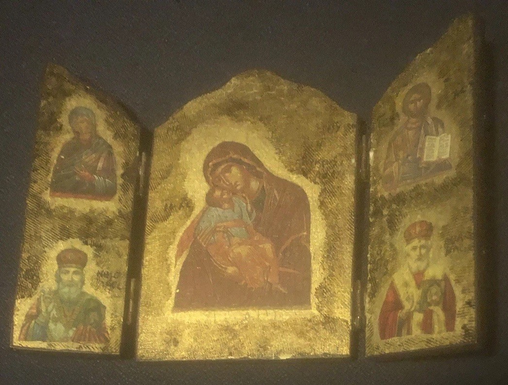 Vintage Decorative Golden Wooden Trifold Hinged Triptych Religious Art Plaque Vintage Decorative Golden Wooden Trifold Hinged Triptych Religious Art Plaque