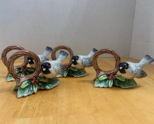 VTG. 1993 FITZ & FLOYD Ceramic Chickadee bird Napkin Rings Set of 4 VTG. 1993 FITZ & FLOYD Ceramic Chickadee bird Napkin Rings Set of 4