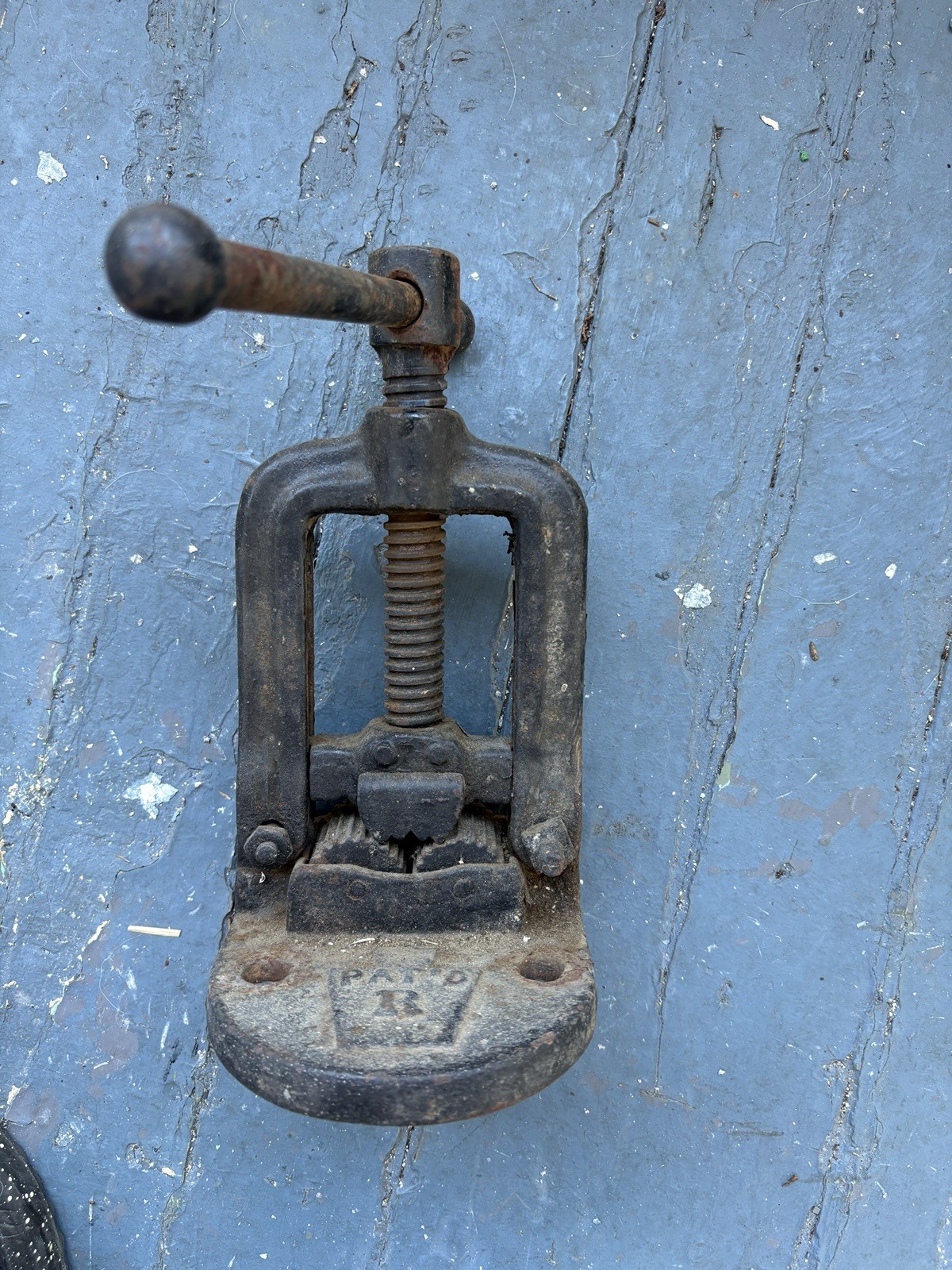 Vintage Reed Manufacturing Cast Iron Pipe Vise Bench Mount Erie PA Heavy Duty Vintage Reed Manufacturing Cast Iron Pipe Vise Bench Mount Erie PA Heavy Duty