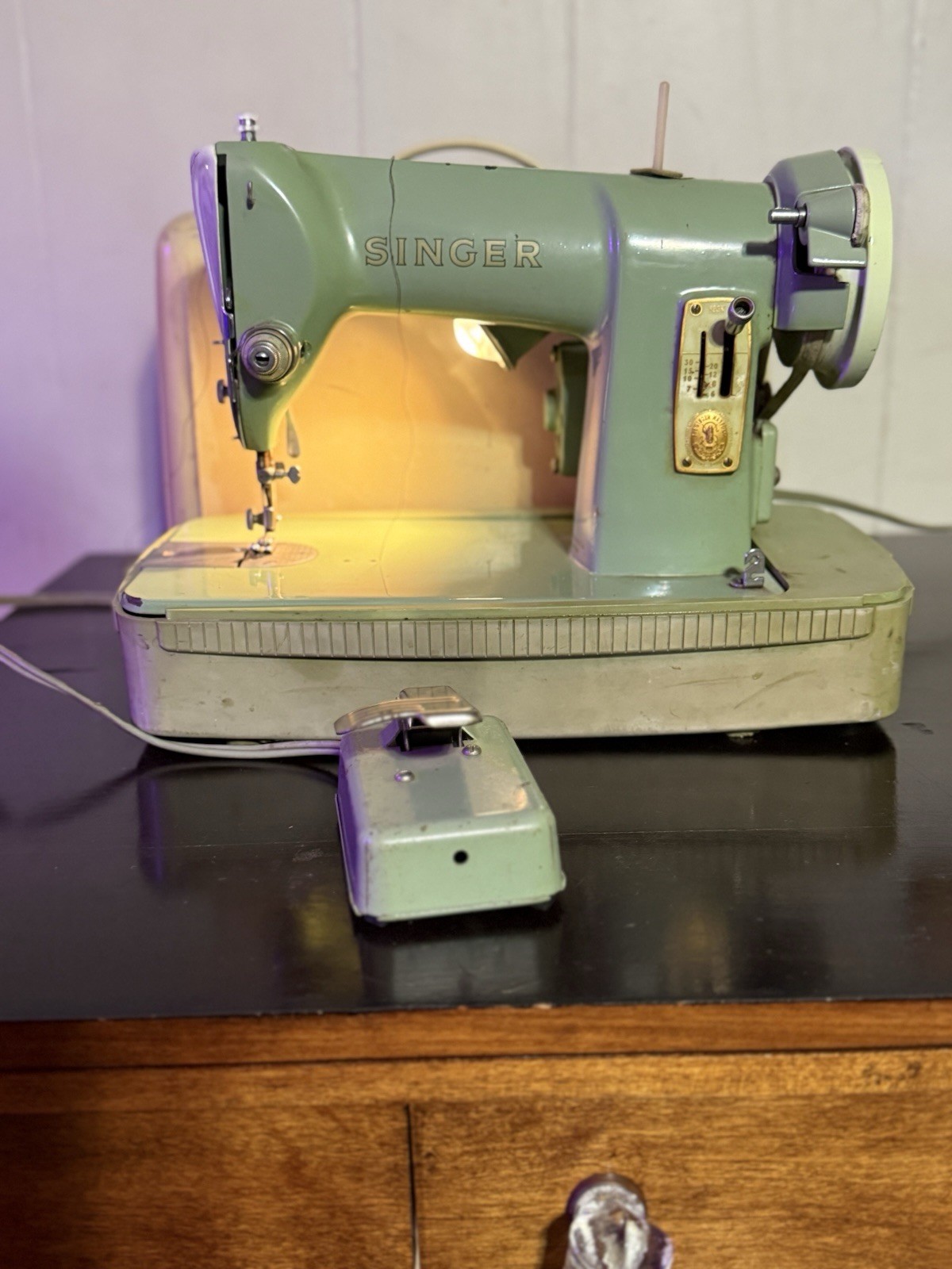 Vintage Singer 185K Sewing Machine Green Cat. # RFJ8-8 W/ Case Tested Vintage Singer 185K Sewing Machine Green Cat. # RFJ8-8 W/ Case Tested