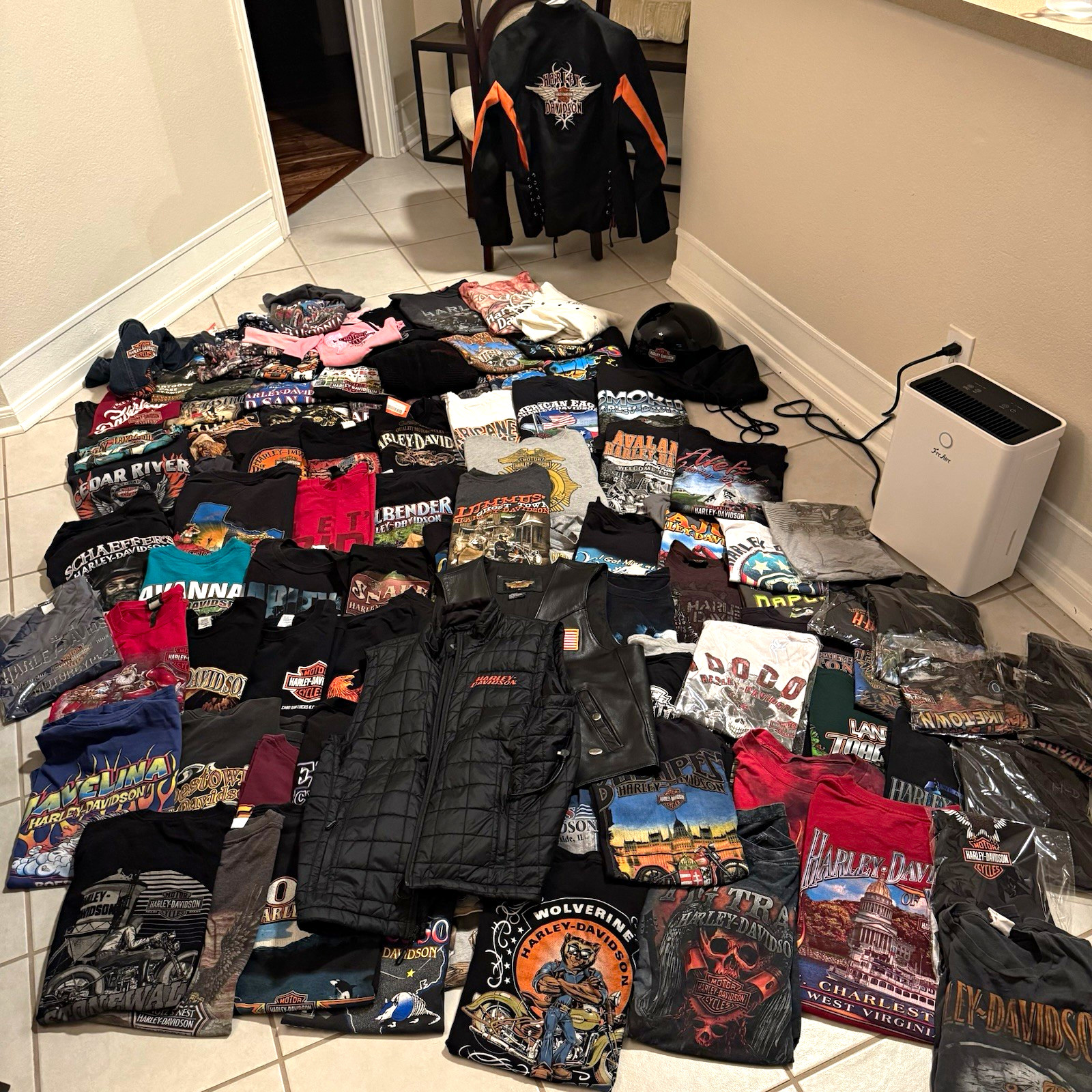Harley-Davidson Mega 105 piece Lot of Graphic T-Shirts, Clothing & Accessories Harley-Davidson Mega 105 piece Lot of Graphic T-Shirts, Clothing & Accessories
