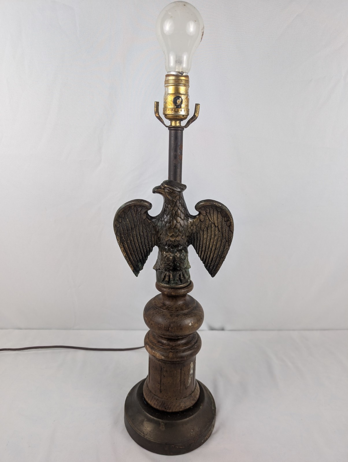 1960's Vintage Federal Brass Eagle Wooden Table Lamp Works Great no lampshade 