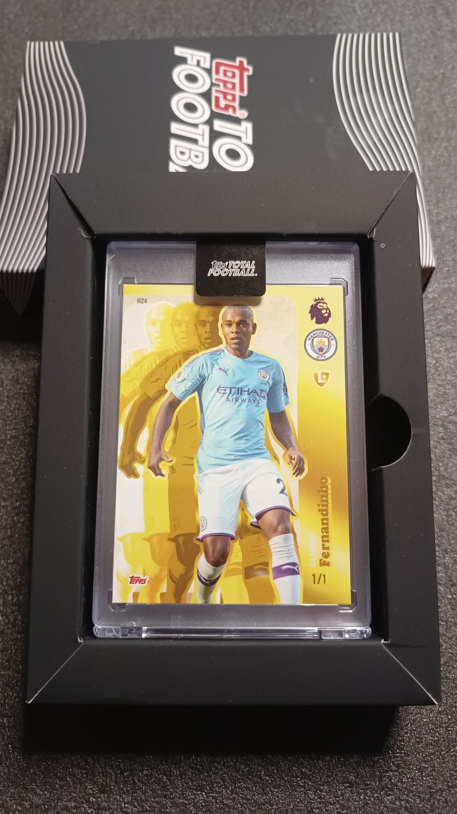Topps Total Football Fernandinho 1/1 Manchester City Legend Gold Topps Total Football Fernandinho 1/1 Manchester City Legend Gold