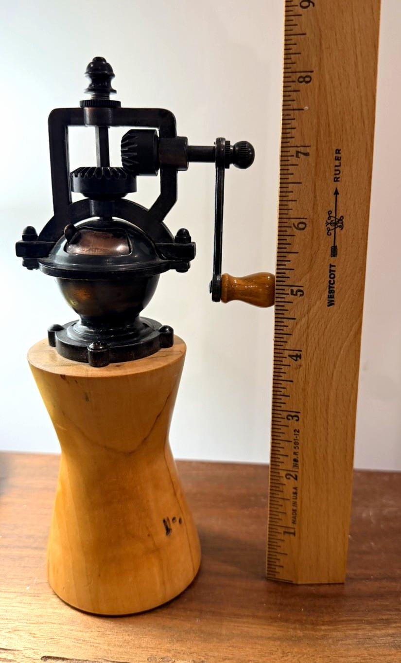 Vintage Hand Crank Pepper Mill Grinder Cast Iron Exposed Gears Wood Base 10 Vintage Hand Crank Pepper Mill Grinder Cast Iron Exposed Gears Wood Base 10