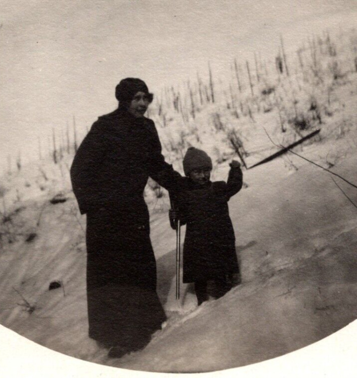 RPPC Mother & Child on Snowy Hill VELOX 1907-1914 ANTIQUE Postcard 1381 RPPC Mother & Child on Snowy Hill VELOX 1907-1914 ANTIQUE Postcard 1381
