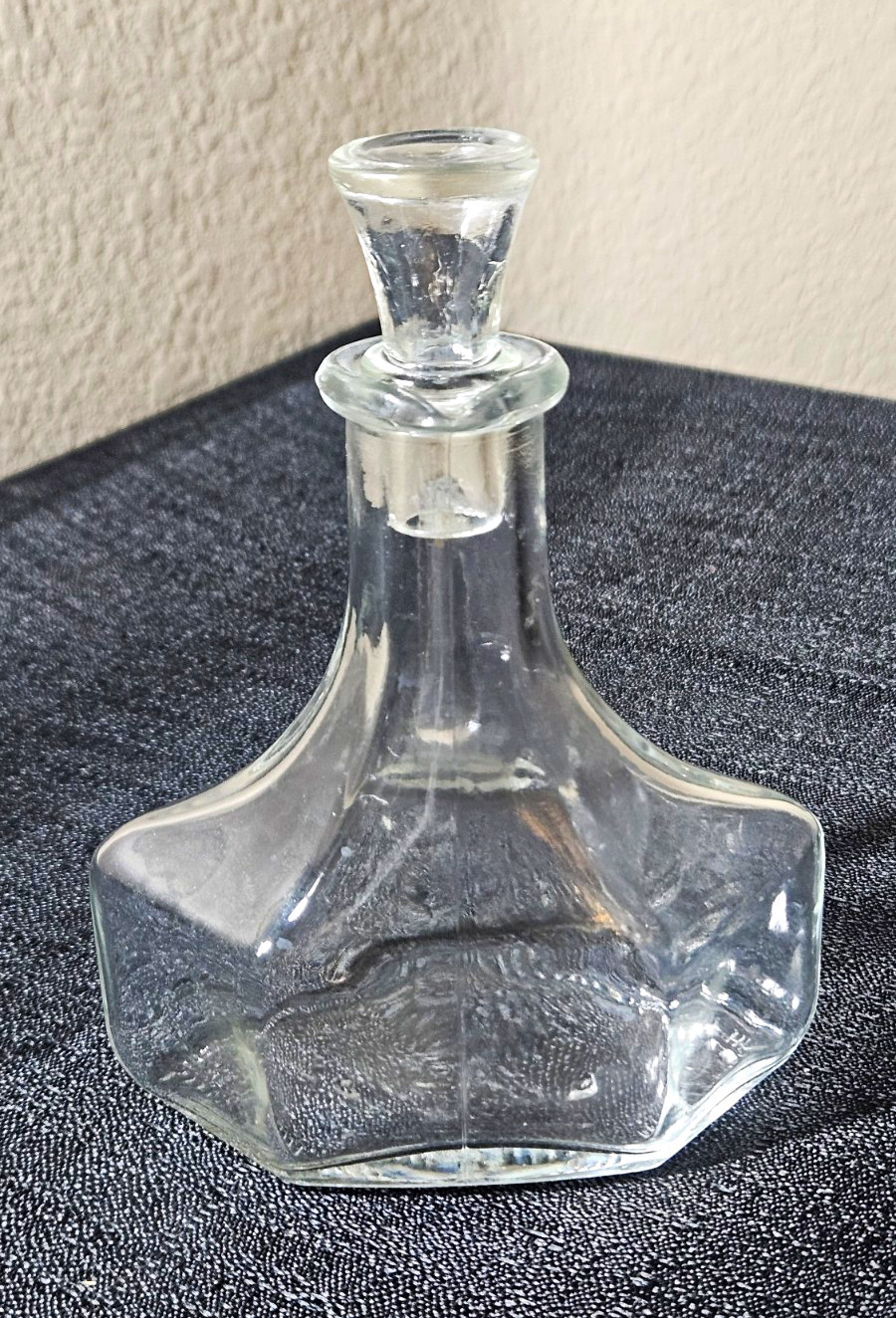 Vintage Clear Glass Cruet Decanter w Stopper 25cl Streator Shield Maker Mark Vintage Clear Glass Cruet Decanter w Stopper 25cl Streator Shield Maker Mark
