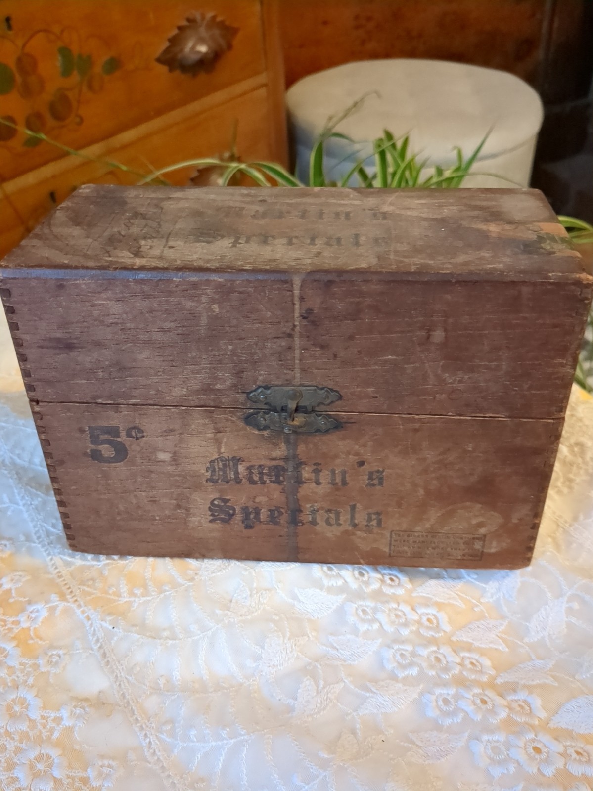 Vtg Antique Wooden Cigar Box Martin\'s Special 5c Dovetailed Corners Latch Hinged