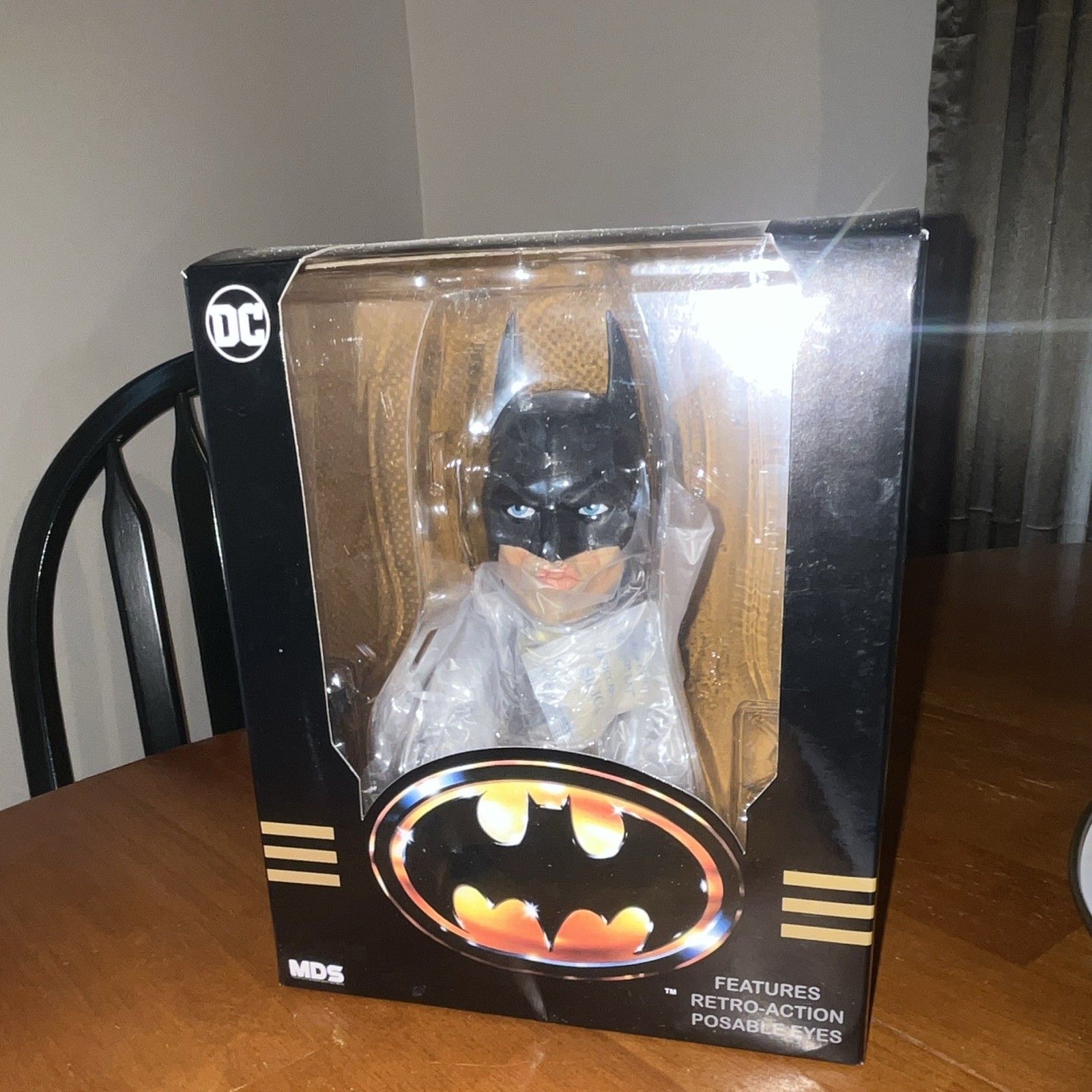 Mezco Toyz MDS Deluxe Batman (1989) DC Action Figure Deluxe Posable Mezco Toyz MDS Deluxe Batman (1989) DC Action Figure Deluxe Posable