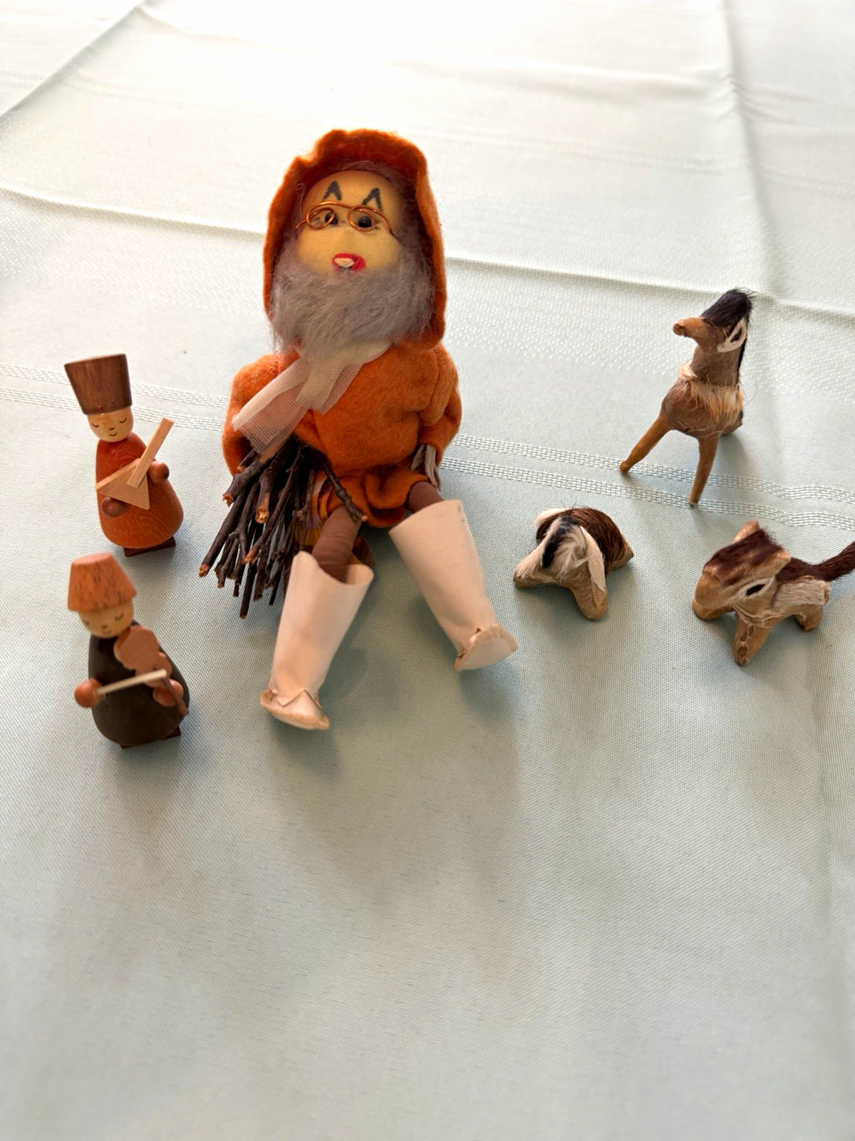 Charming lot of 6 vintage handmade folk art figures, circa 1960s–1980s Charming lot of 6 vintage handmade folk art figures, circa 1960s–1980s