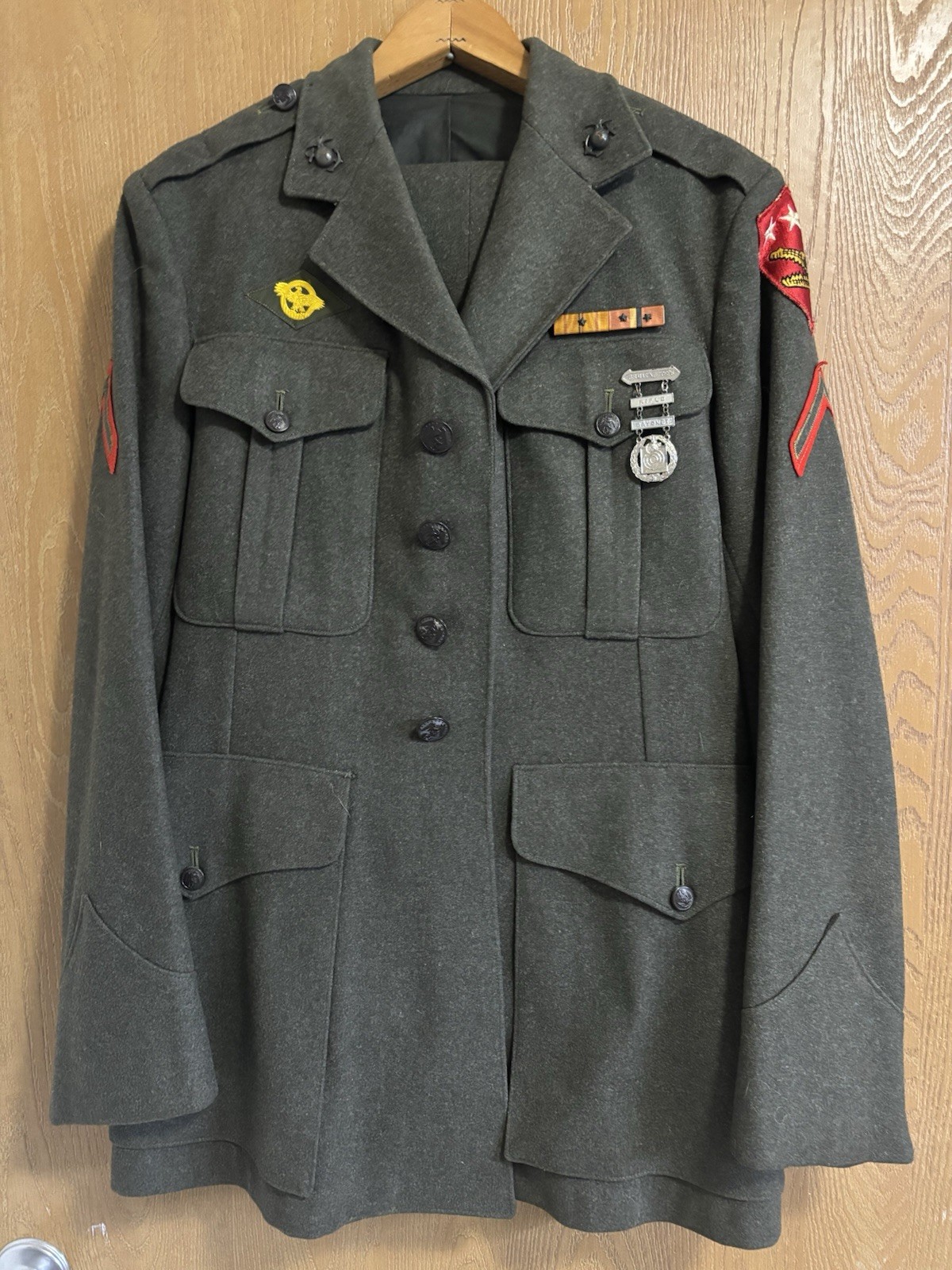 WW2 USMC Rare Named Service Dress Uniform 5TH AC Leyte Gulf WW2 USMC Rare Named Service Dress Uniform 5TH AC Leyte Gulf