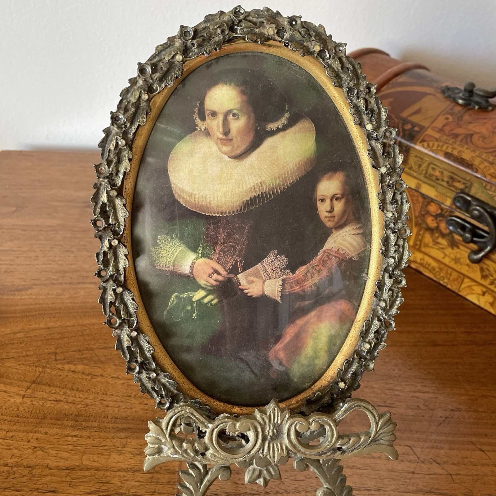 Antique Ornate Floral Metal Picture Oval Frame Mother & Child Baroque Portrait Antique Ornate Floral Metal Picture Oval Frame Mother & Child Baroque Portrait