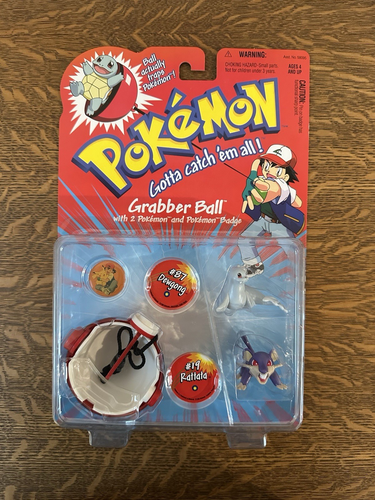 New 1999 Pokemon Hasbro Grabber Ball Figures & Badge #87 Dewgong & #19 Rattata