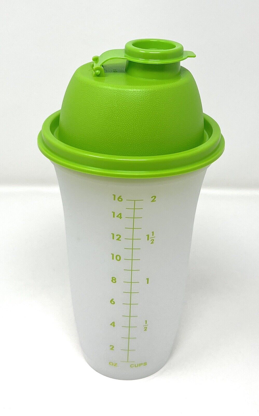 Tupperware Quick Shaker Lime Green 16 Oz. NEW