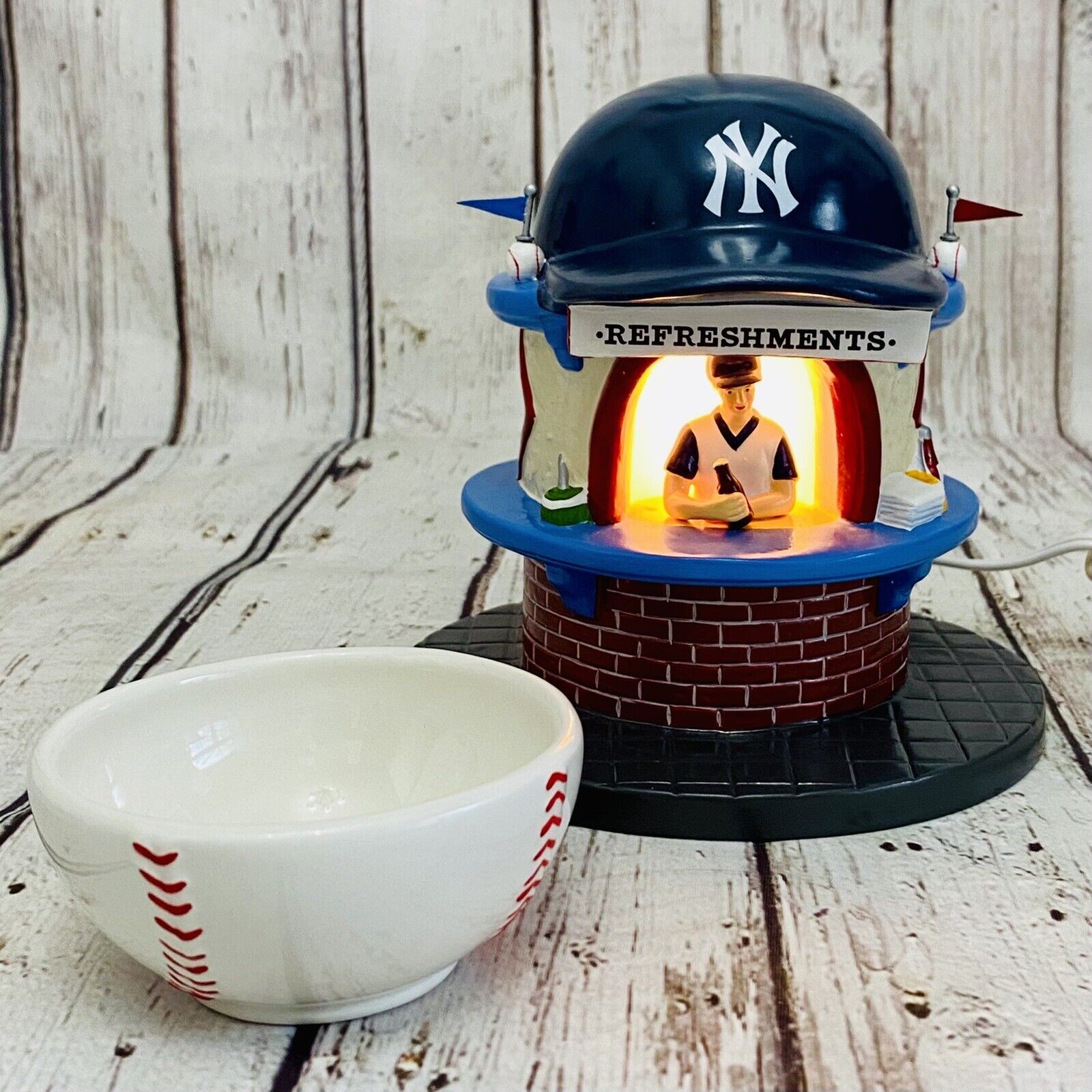 Dept 56 NY Yankees Lighted Ceramic Refreshments Stand Light Up & Snack Dish