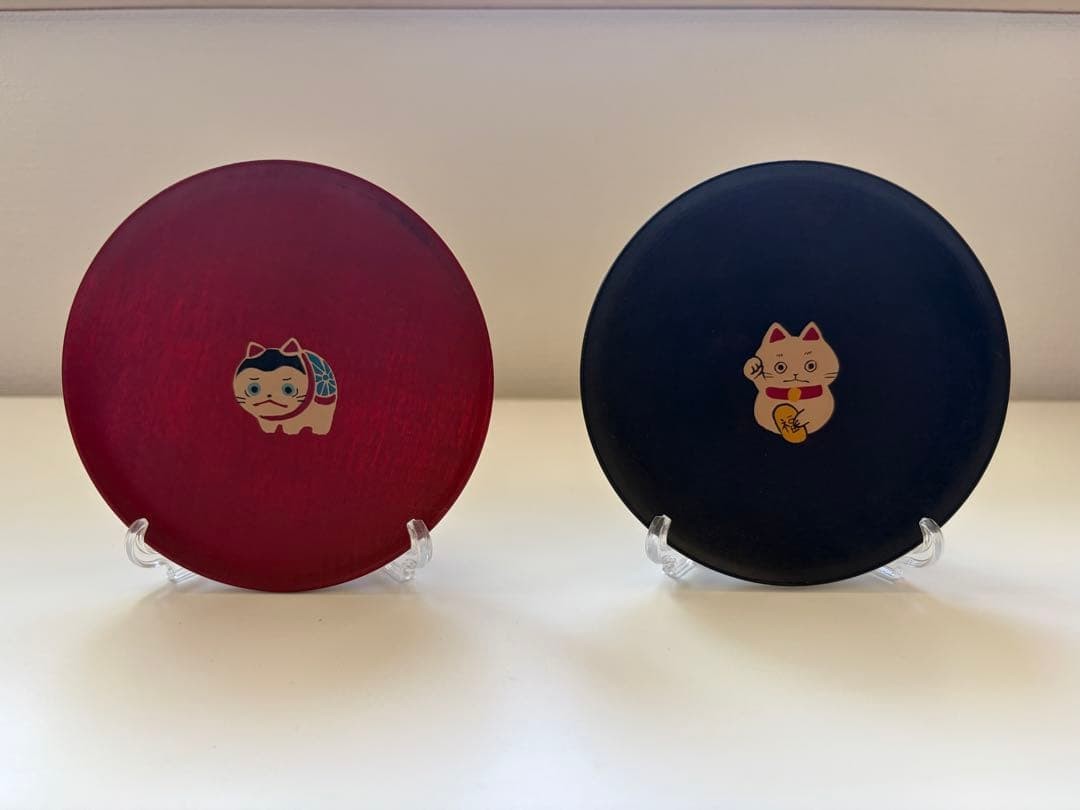 Maneki Neko Lacquerware Plates Set of 2, 10 cm, Unused with Display Stand