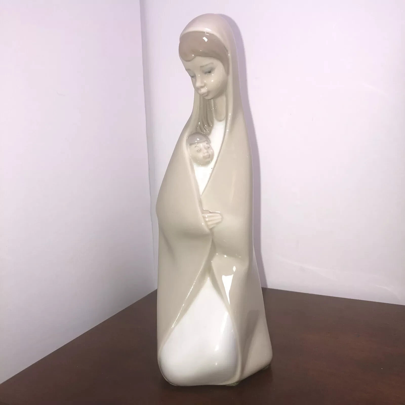 Vintage Lladro 4636 Madonna with Child/ Mother Mary with Jesus- Glossy ~ MINT ~ Vintage Lladro 4636 Madonna with Child/ Mother Mary with Jesus- Glossy ~ MINT ~