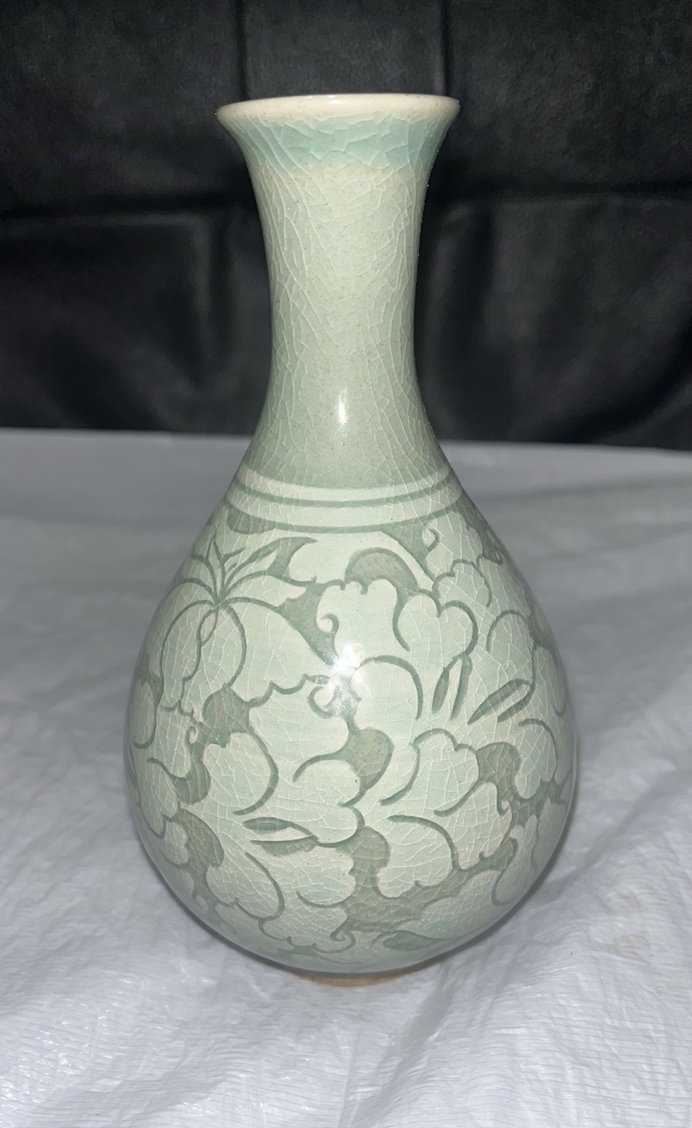 Vintage Korean Celadon Carved Floral Vase Go-Cheong Signed Crackle Glaze 6.5\